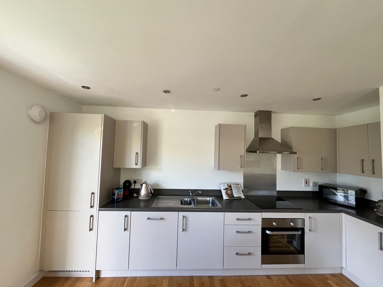 2 Bed Flat, Shrubhill Walk, EH7 photo 2
