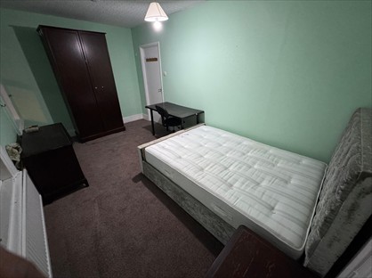 Room in a Shared House, Ladbroke Road, RH1