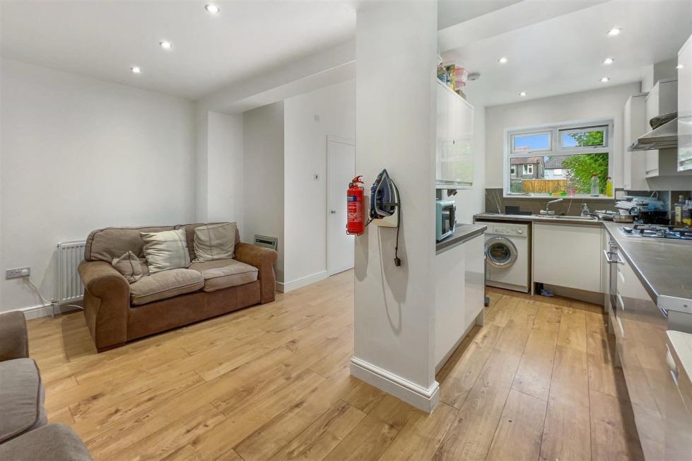 5 Bed Terraced House, Larch Tree Avenue, CV4, N1 7GU