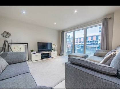2 Bed Flat, Canal Wharf, B1