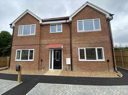 2 Bed Flat, Rainham Road, ME7