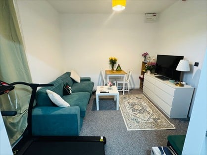 1 Bed Flat, Belmont, LD1