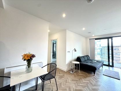 1 Bed Flat, River Apartments, E3