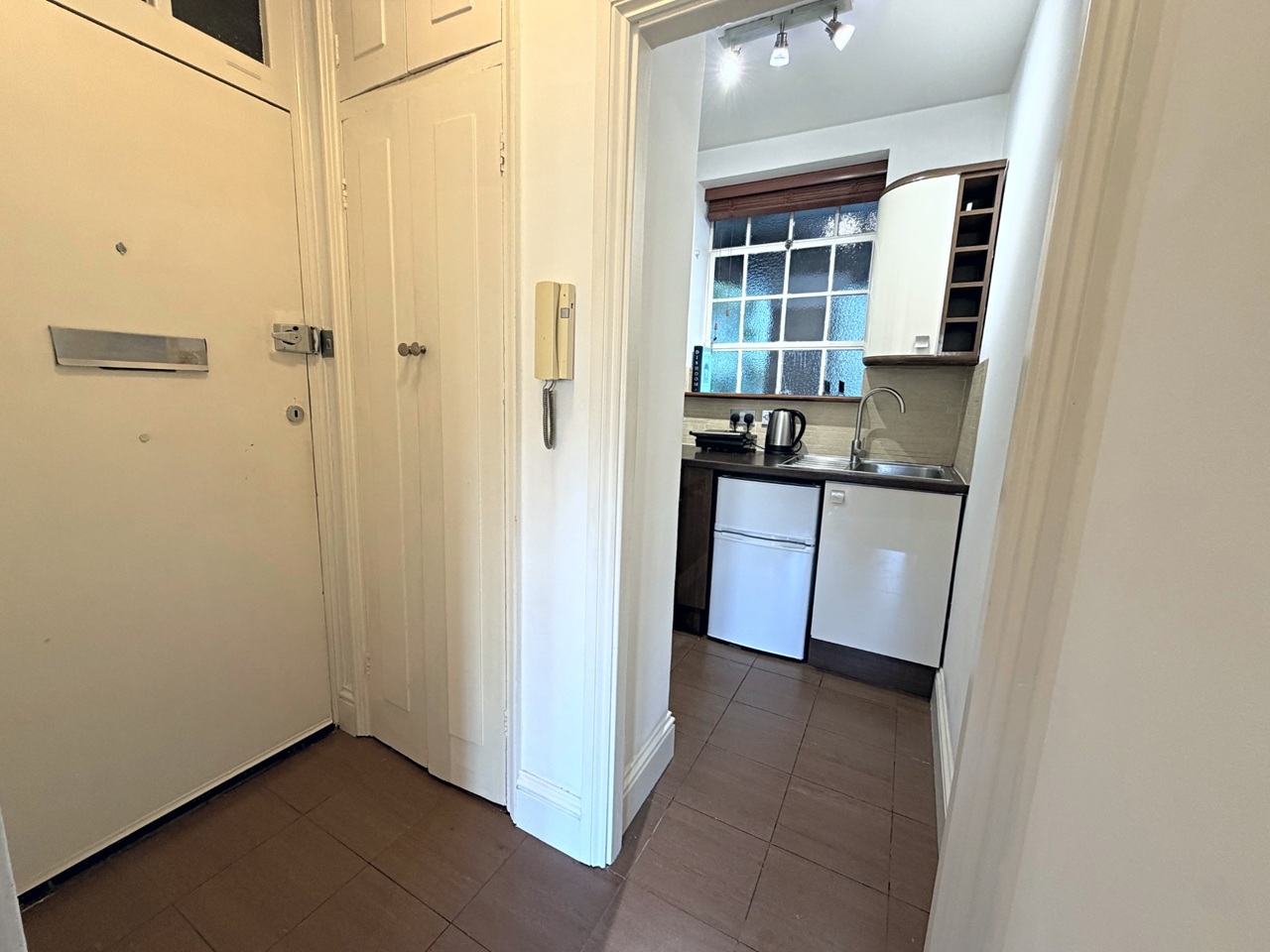 2 Bed Flat, Mortimer Crescent, NW6 photo 4