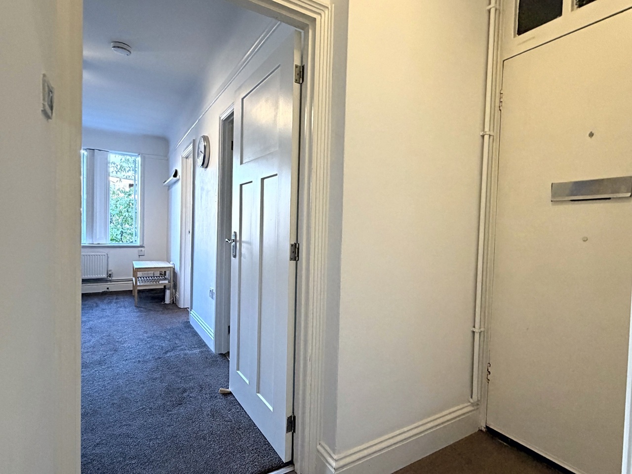 2 Bed Flat, Mortimer Crescent, NW6 photo 3