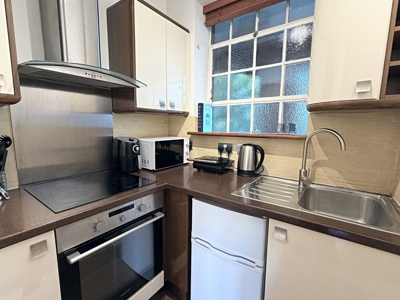 2 Bed Flat, Mortimer Crescent, NW6 photo 5
