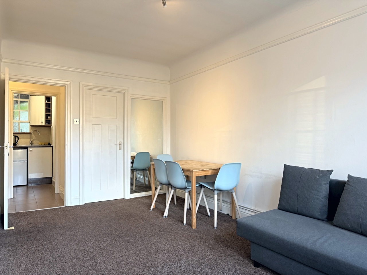 2 Bed Flat, Mortimer Crescent, NW6 photo 2