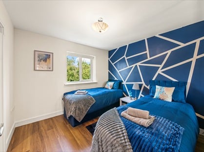 5 Bed Terraced House, Longships Way, RG2