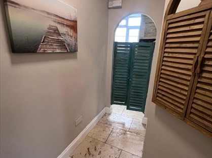 Studio Flat, Elmhurst Court, CR0