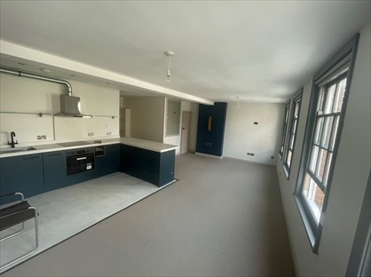 2 Bed Flat, High St, SN10