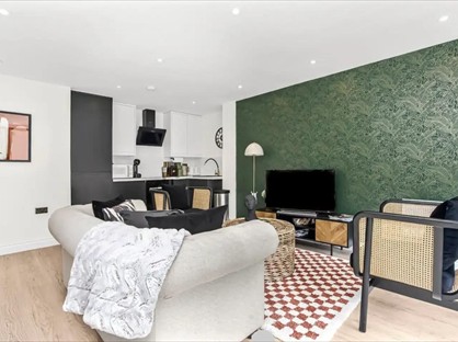 4 Bed Flat, Clammas Way, UB8