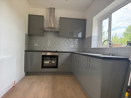 3 Bed Semi-Detached House, Bradford Road, WF3