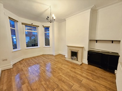 4 Bed Terraced House, Oak Road, M7