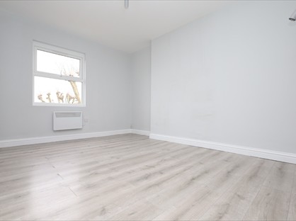 Studio Flat, St Julian's Farm Rd, SE27