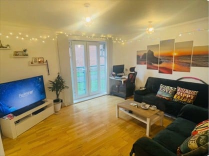 1 Bed Flat, Bowery Court, RM10