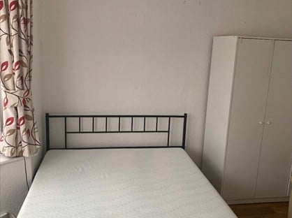 Room in a Shared House, Camrose Avenue, HA8