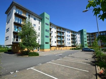 2 Bed Flat, Parkhouse Court, AL10