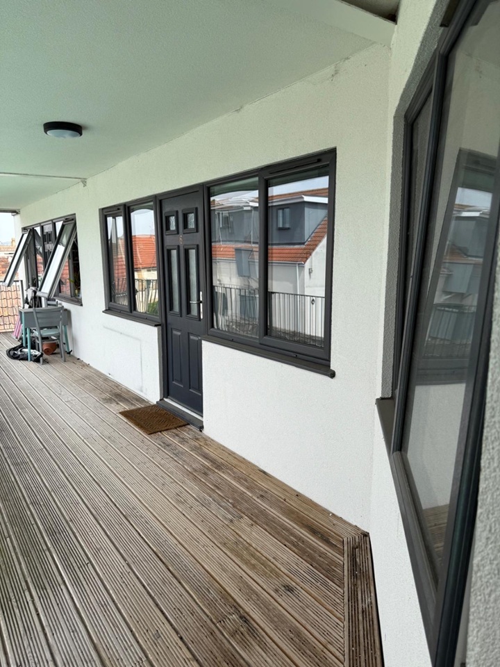 1 Bed Flat, West Court, BS3 photo 2