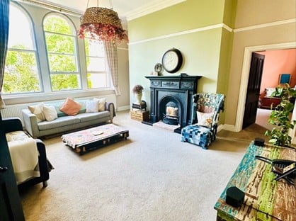 3 Bed Flat, Hill Carr, WA14