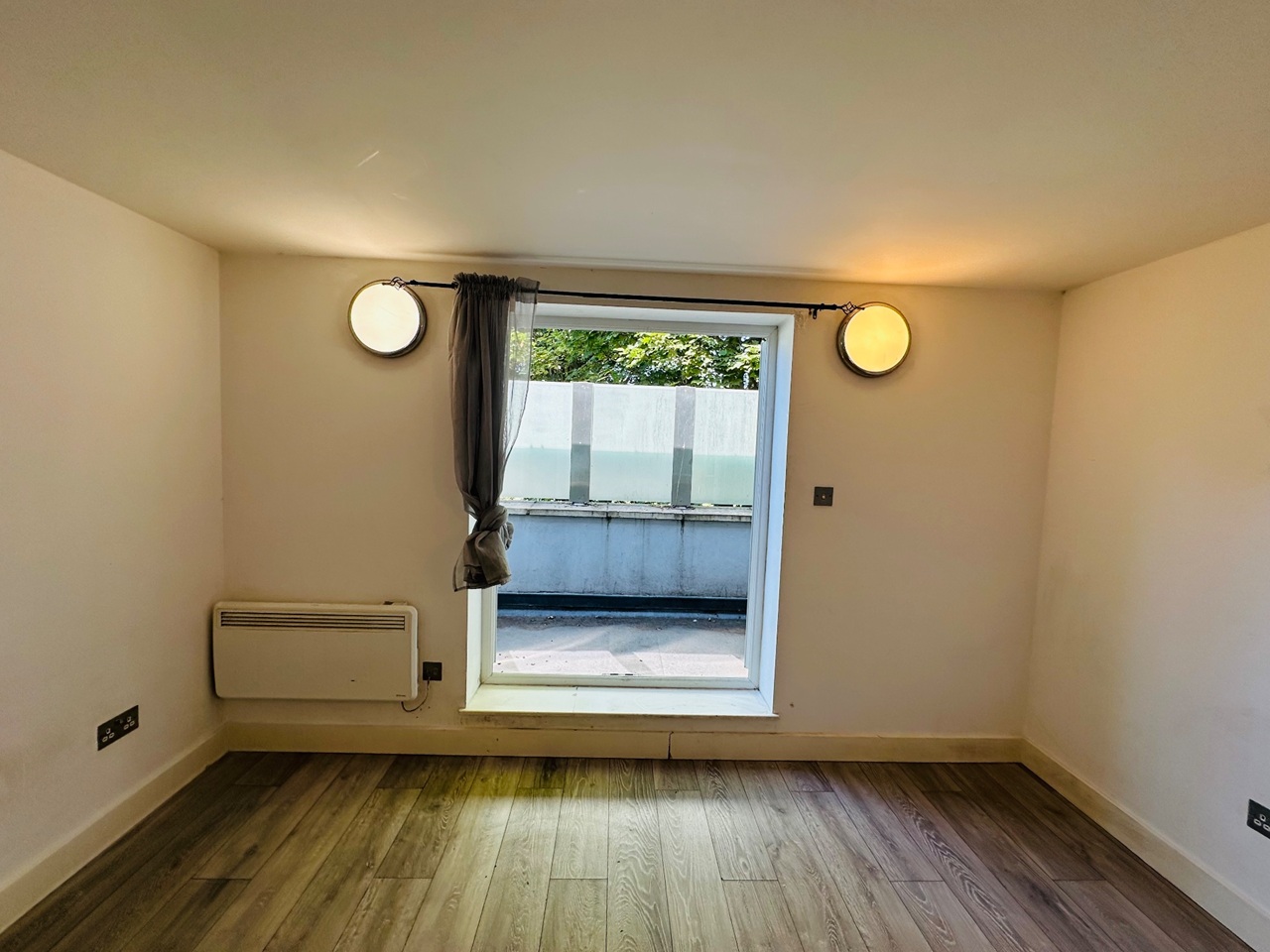 Crayford - 1 Bed Flat, Station Road, DA1 - To Rent Now for £1,199.00 p/m