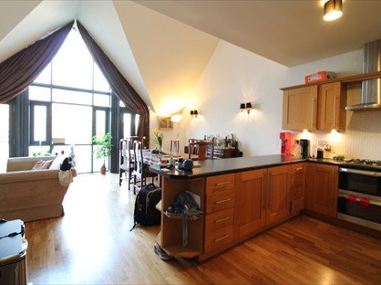 2 Bed Flat, Putney Bridge Road, SW18