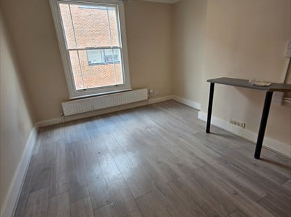 Bedsit, High Street, DA11