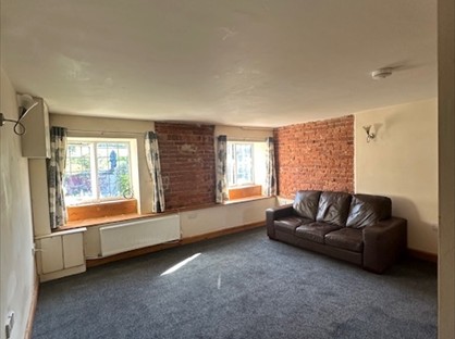 2 Bed Flat, Coach House Mews, LL15