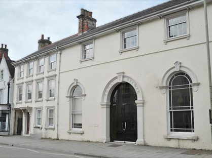 1 Bed Flat, High Street, SN1