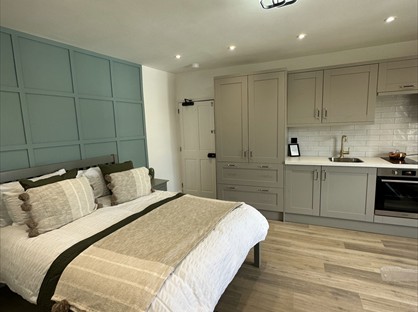 Room in a Shared House, Market Square, NN11