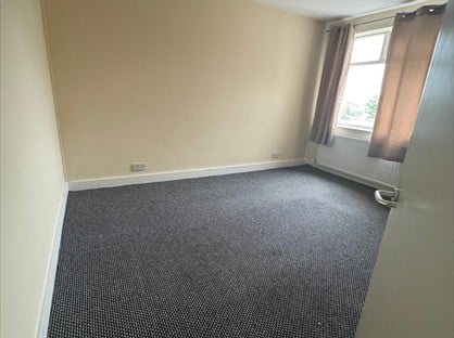 1 Bed Flat, Crow Lane, RM7