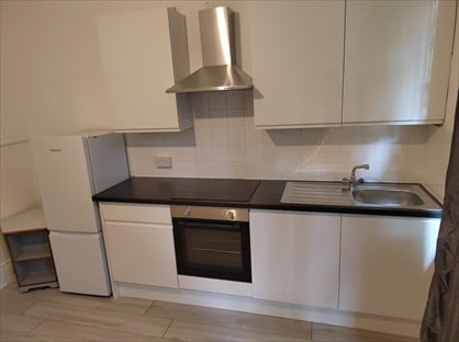 1 bed room for rent in Room in a Shared House, Limerick House, GU22
