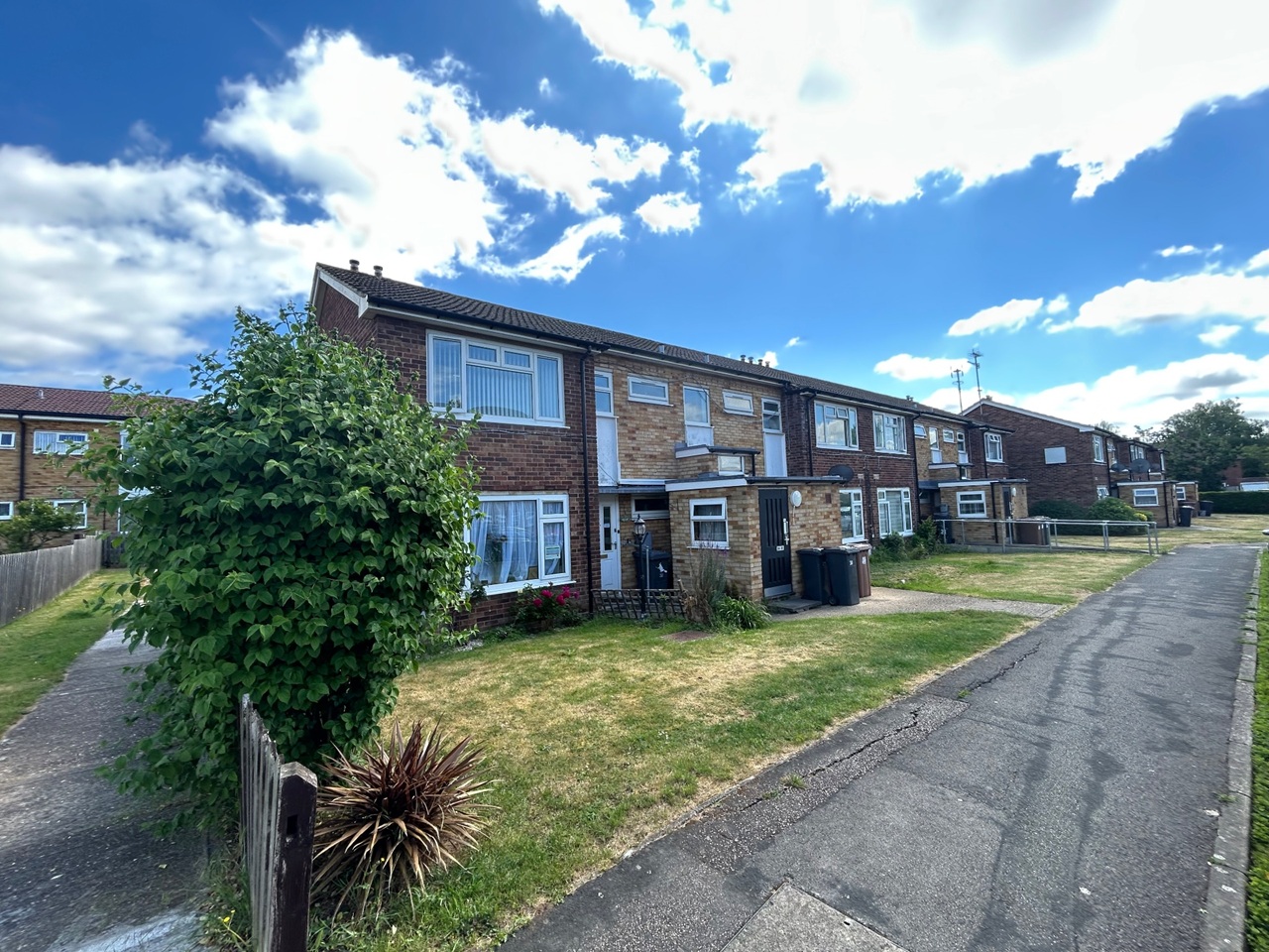 Bushey - 1 Bed Flat, Meadow Road, WD23 - To Rent Now for £1,250.00 p/m