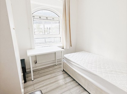 Room in a Shared House, Bradley House, E3