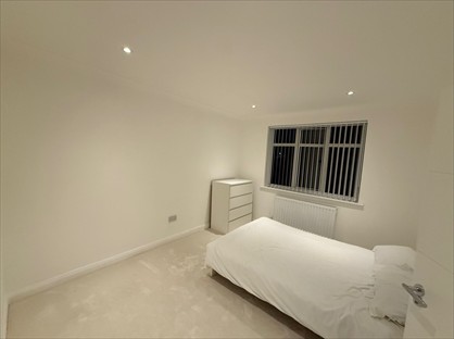 Room in a Shared House, Alfred Road, TW13