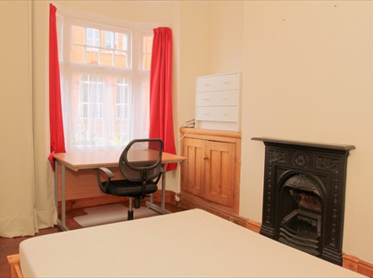 3 Bed Terraced House, Knighton Fields Road East, LE2