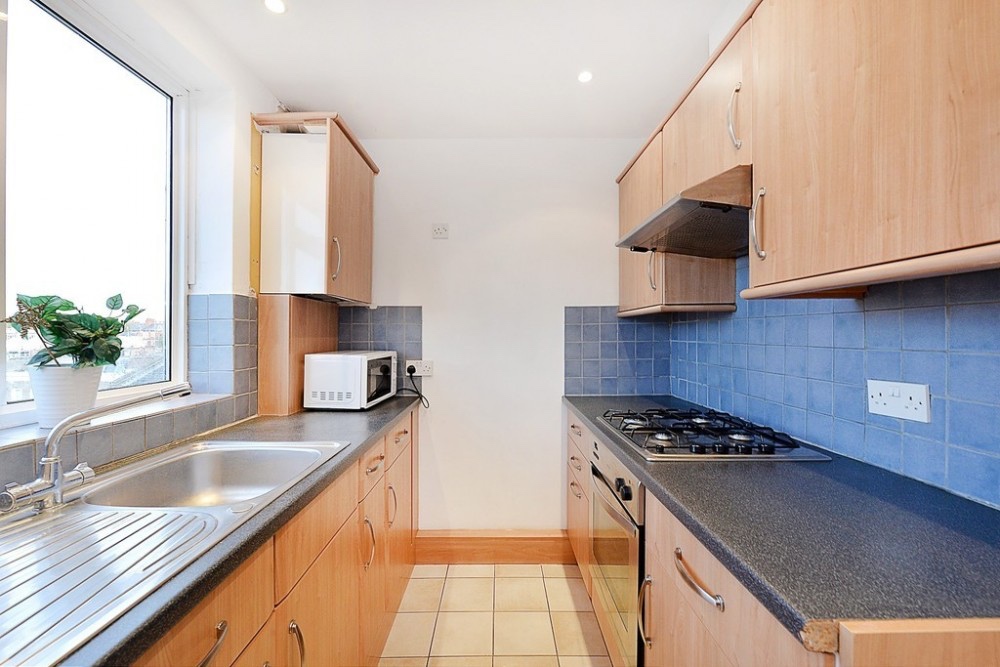 2 Bed Flat, London, W14 photo 5