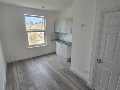 Studio Flat, Burlington Gardens, W3