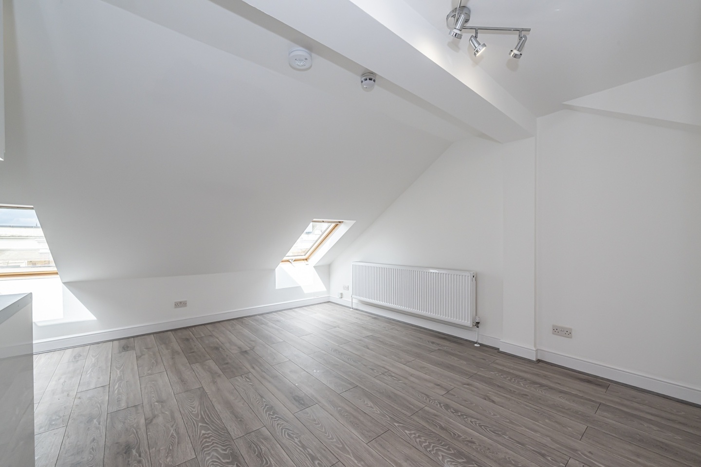 1 Bed Flat, Kilburn Lane, W9 photo 4