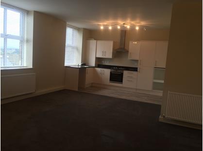2 Bed Flat, Gardiners Square, HX3
