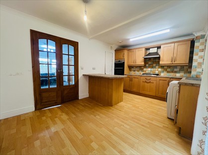 3 Bed Terraced House, Ramshead Crescent, LS14