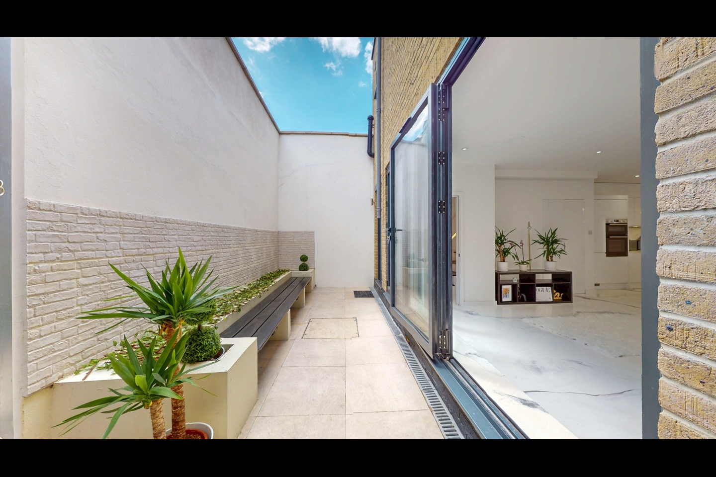 3 Bed Detached House, Gresham Road, SW9 photo 2