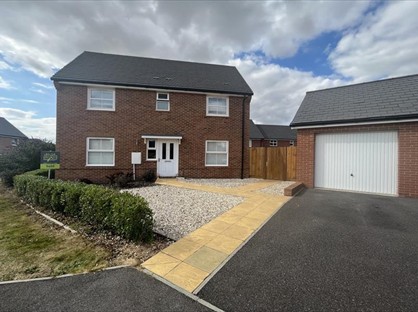 3 Bed Detached House, Shuttle Crescent, SP11