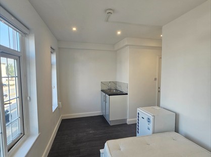 1 Bed Flat, High Street, EN8
