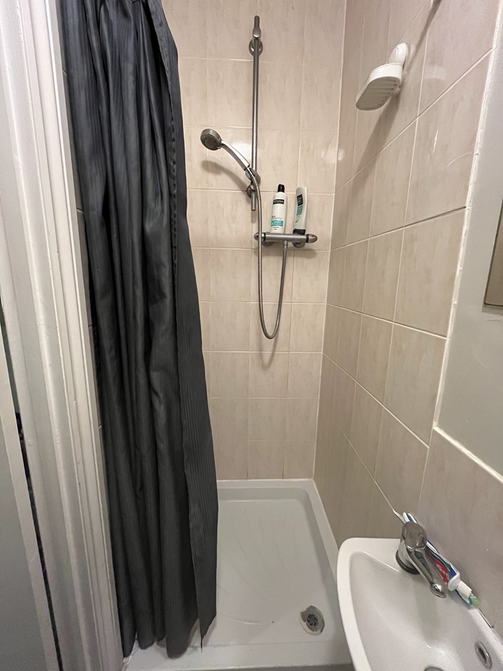 Additional image 4 of Room in a Shared House, Waylen Street, RG1, N1 7GU