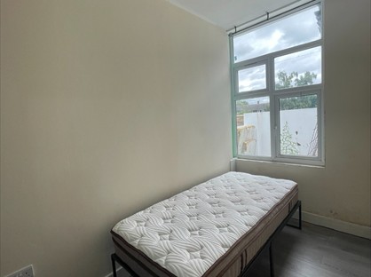 2 Bed Flat, Harlington Road, UB8