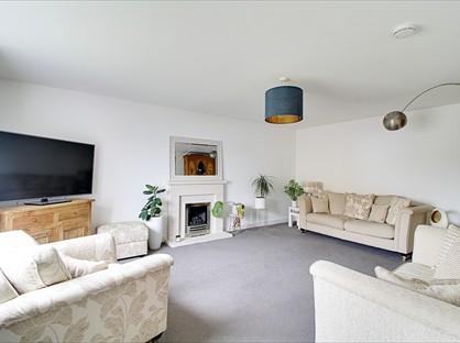 4 Bed Semi-Detached House, Daisy Hill, BD20