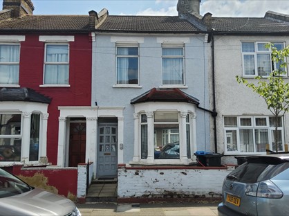 4 Bed Terraced House, Raynham Avenue, N18