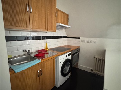 1 Bed Flat, Baldry Gardens, SW16