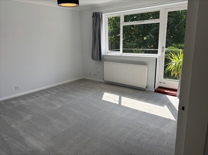 1 Bed Flat, Redwood Court, KT6