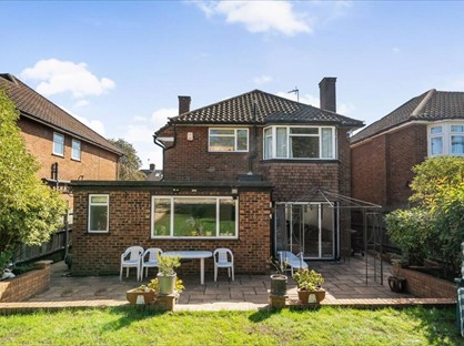3 Bed Detached House, Hartland Drive, HA8